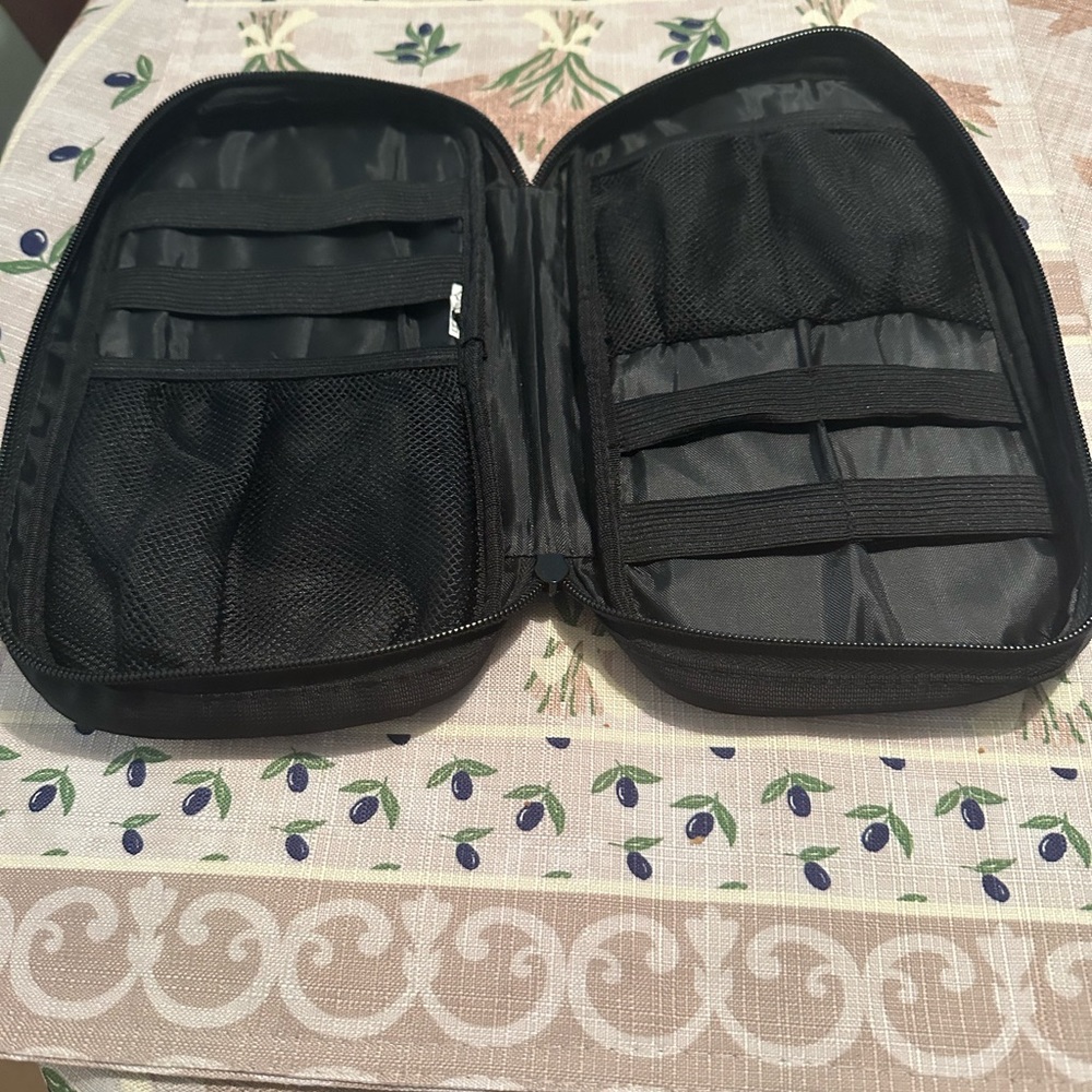 Brookstone zippered charger travel case in black